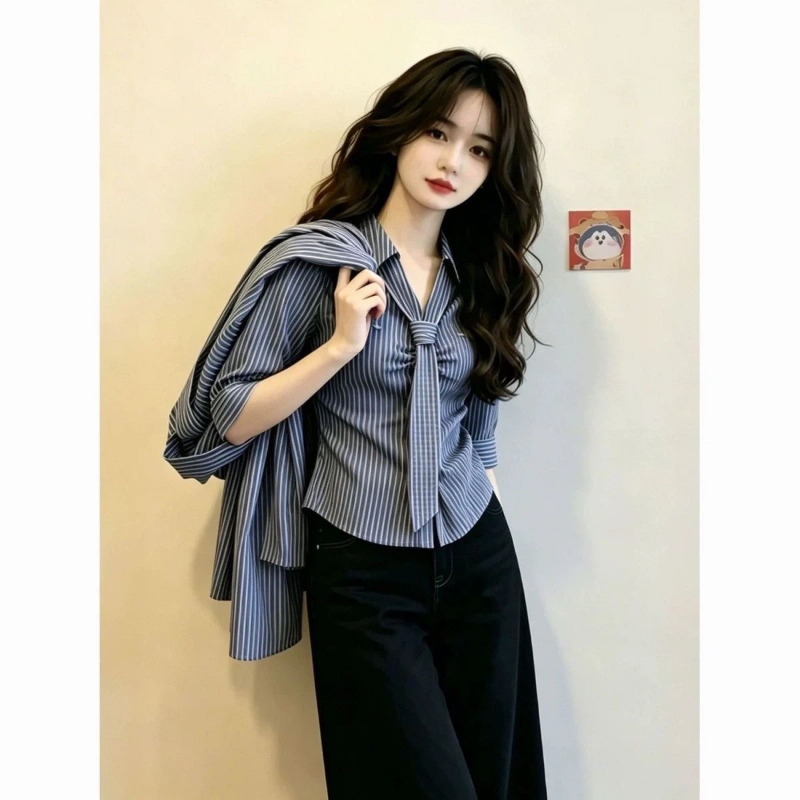 Blusa Elegante de Manga Curta  - Vintage Collectible Buttons avaliação e preço