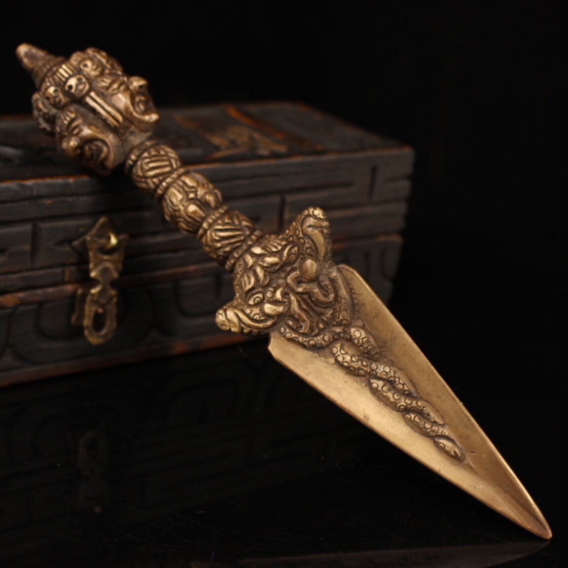 Estátua de Ferramenta Ritual V - Collectible Vintage Tools avaliação e preço