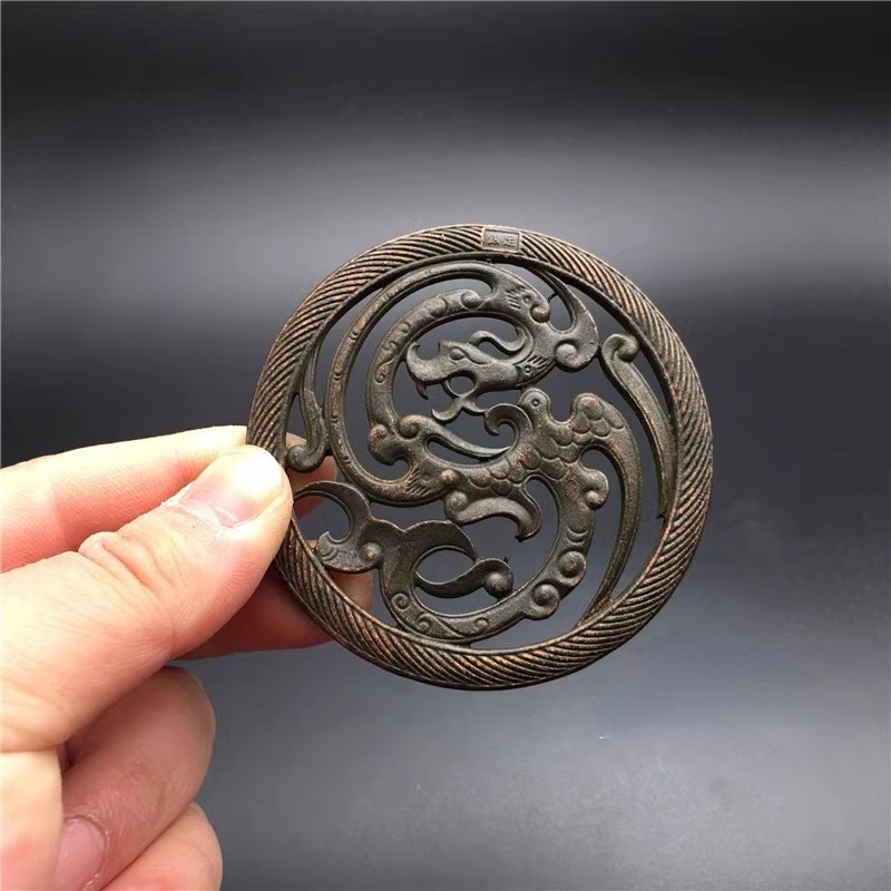 Pingente de Bronze Antigo Chin - Collectible Vintage Tools avaliação e preço