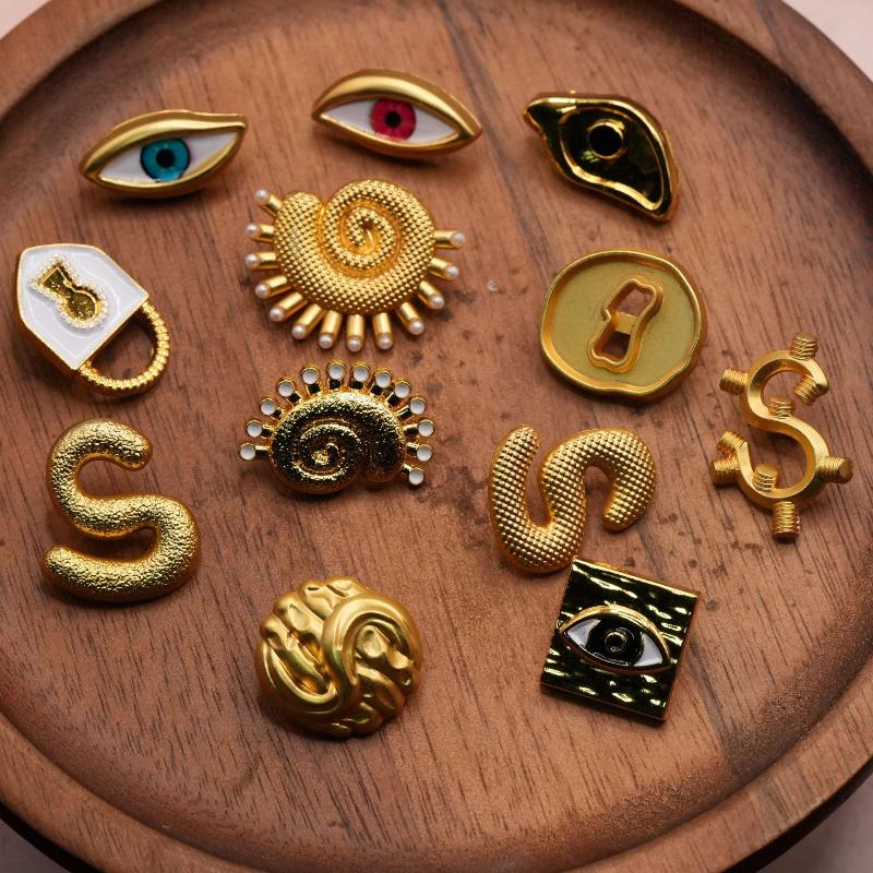 Botões Decorativos Vintage de  - Vintage Collectible Buttons avaliação e preço